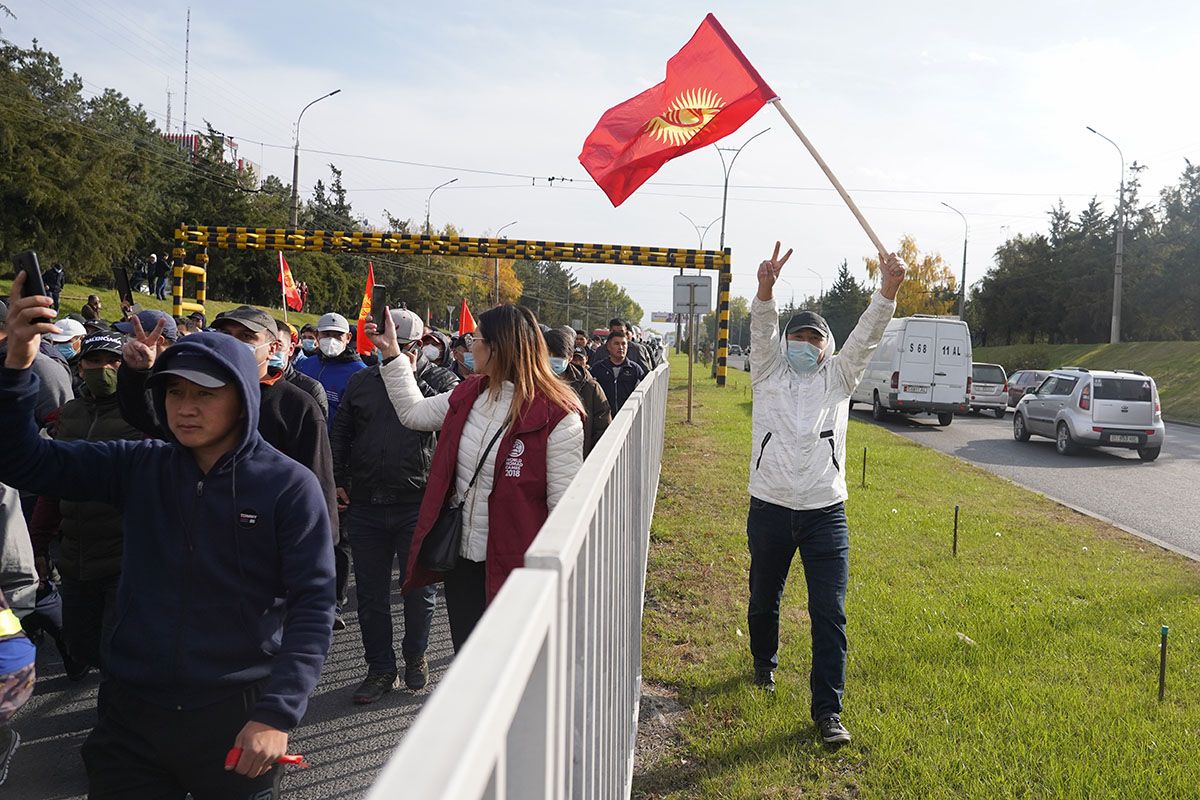 Экс-президент Кыргызстана сравнил причины протестов в Бишкеке и Минске