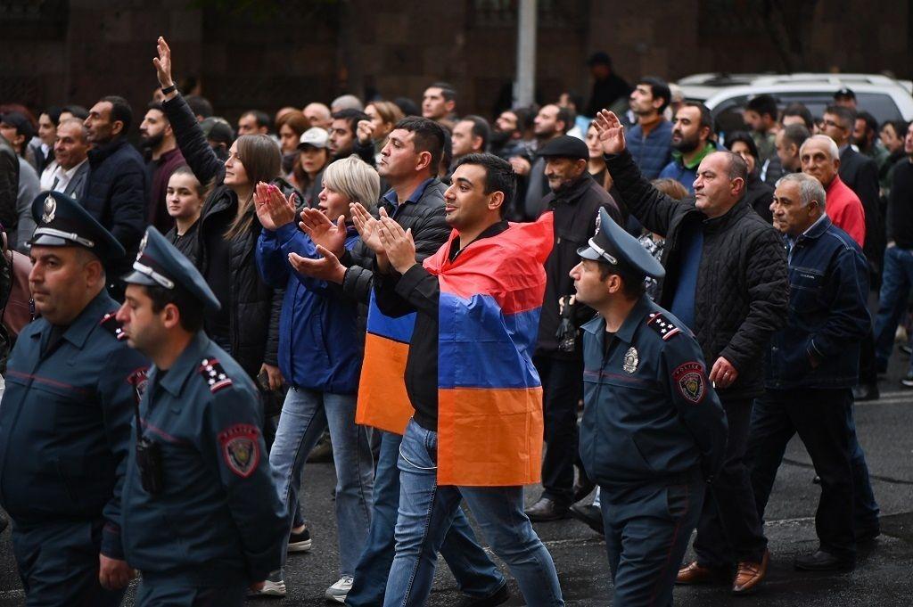 В Кремле прокомментировали беспорядки в Ереване