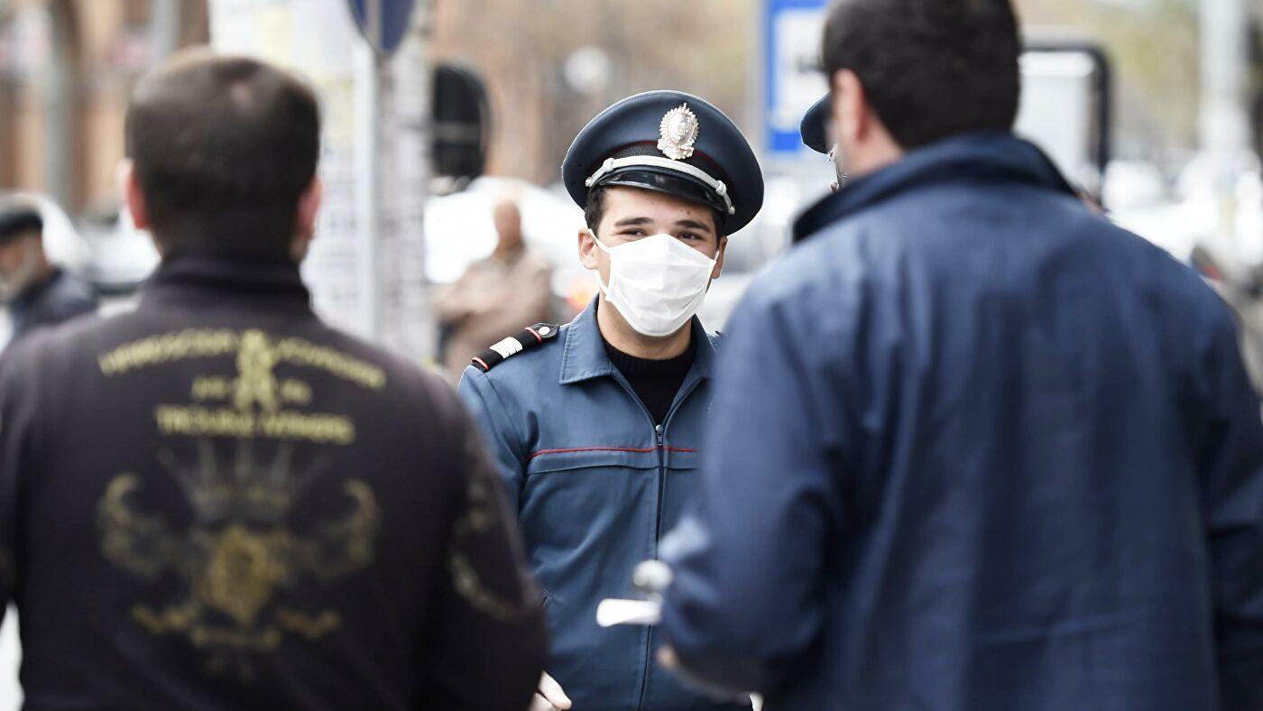 Власти Армении уточнили правила ношения противовирусных масок