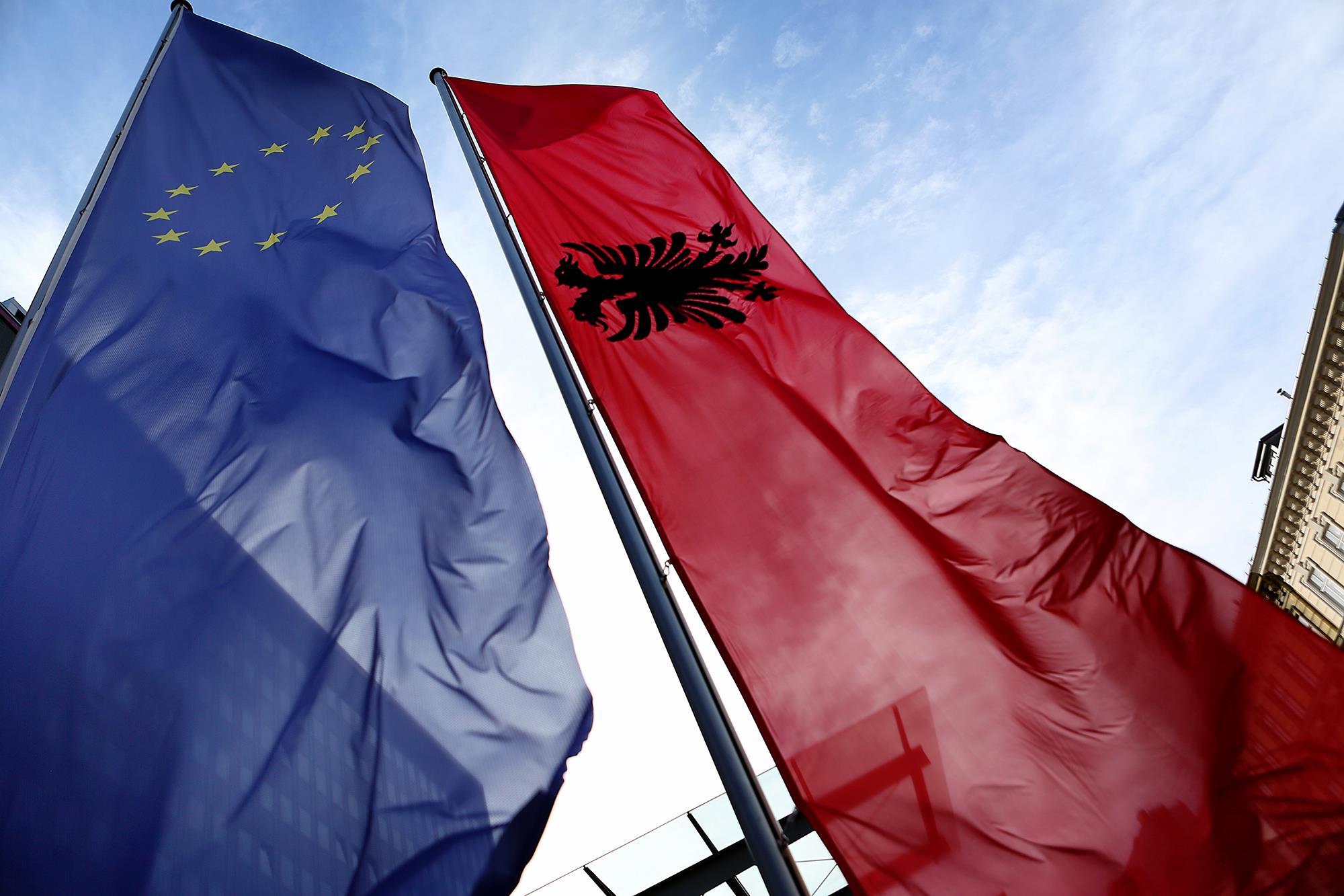 Брюссель начнет переговоры о вступлении Албании и Македонии в Евросоюз