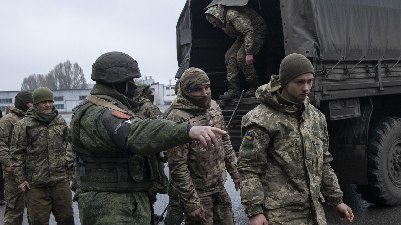 Минобороны России: больше тысячи украинских военных сдались в плен в Мариуполе