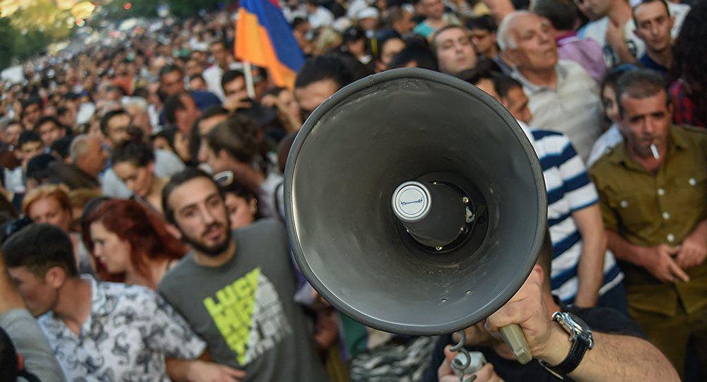 До 20 оппозиционных партий Армении объединятся в блок – СМИ
