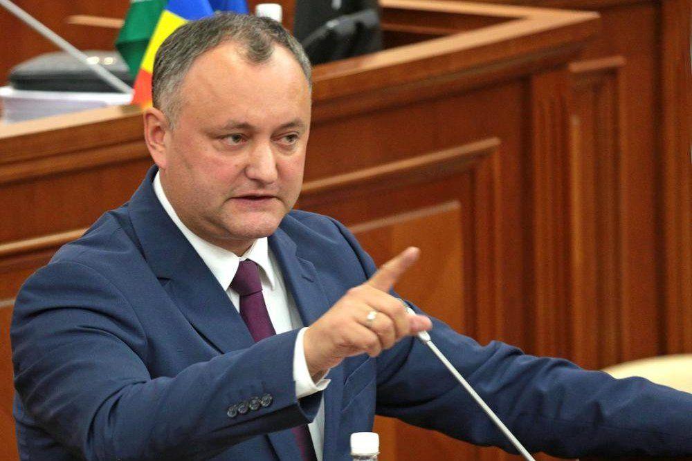 Додон осудил высылку российских дипломатов из Молдовы