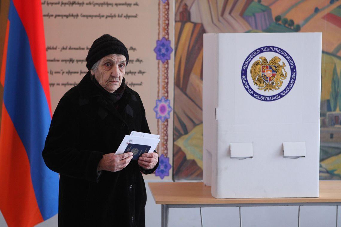 В Армении отменили подготовку конституционного референдума