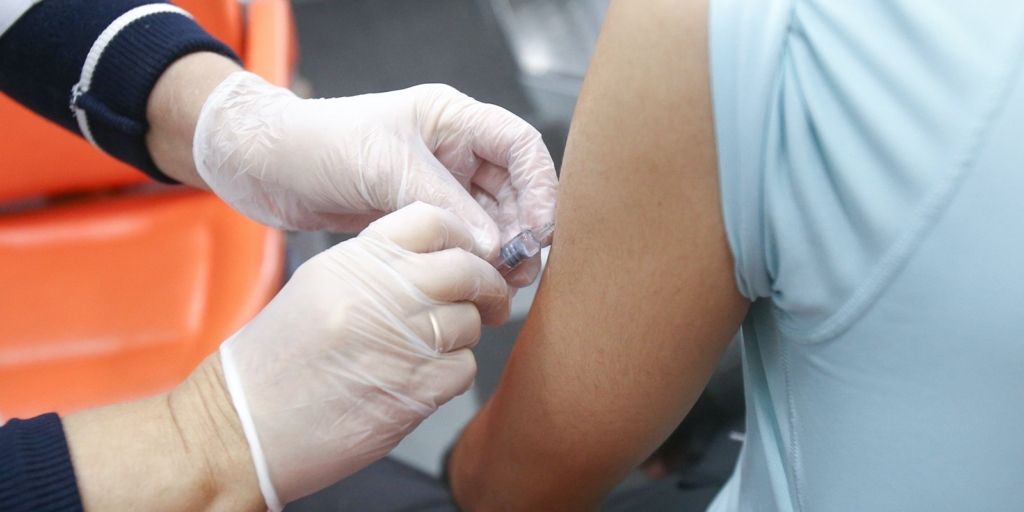 В Беларусь поступила вторая российская вакцина «ЭпиВакКорона»