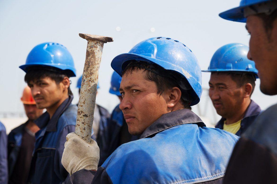 В парламенте Кыргызстана предложили официально закрепить статус трудовых мигрантов