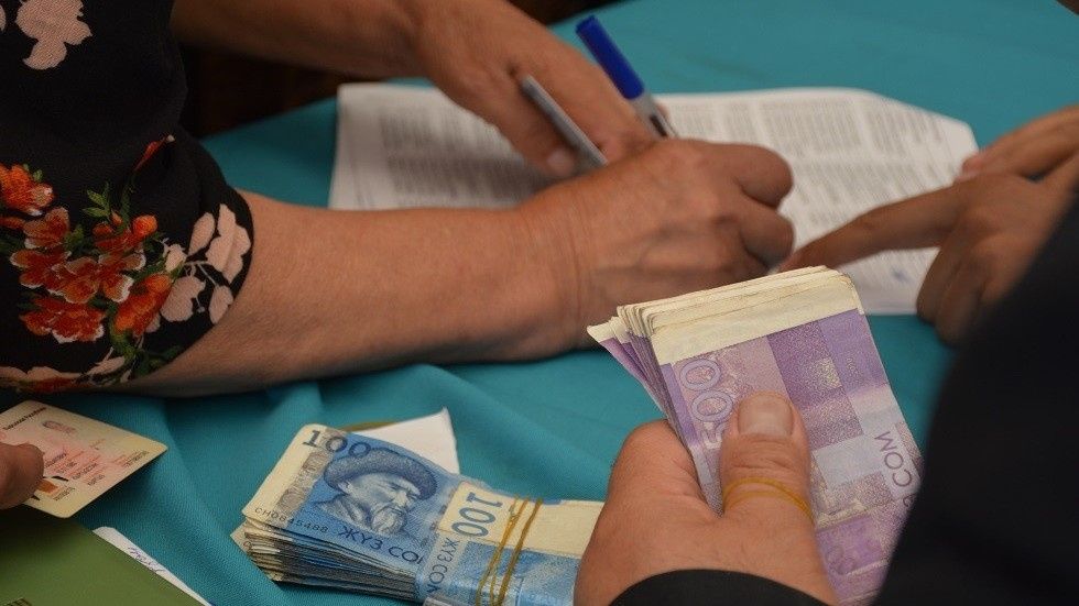 Соцфонд Кыргызстана ответил на опасения по поводу задержки пенсий и пособий  