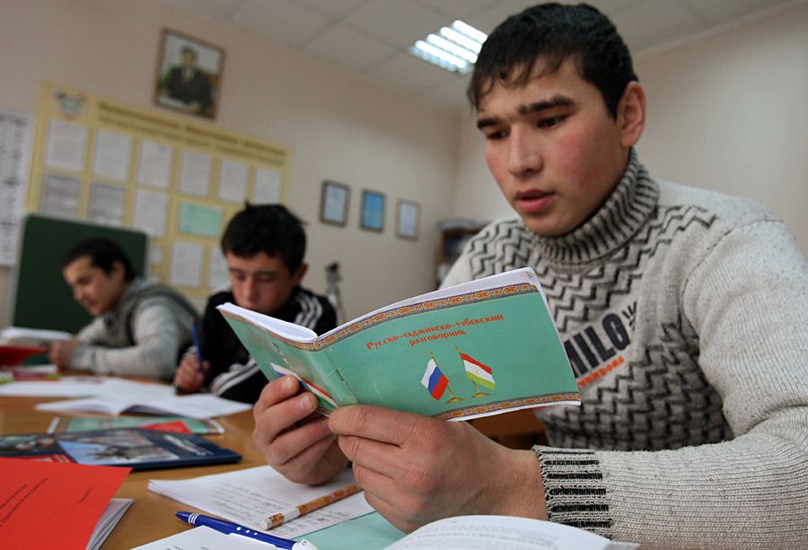 Россия выделила $30 млн на строительство русских школ в Таджикистане