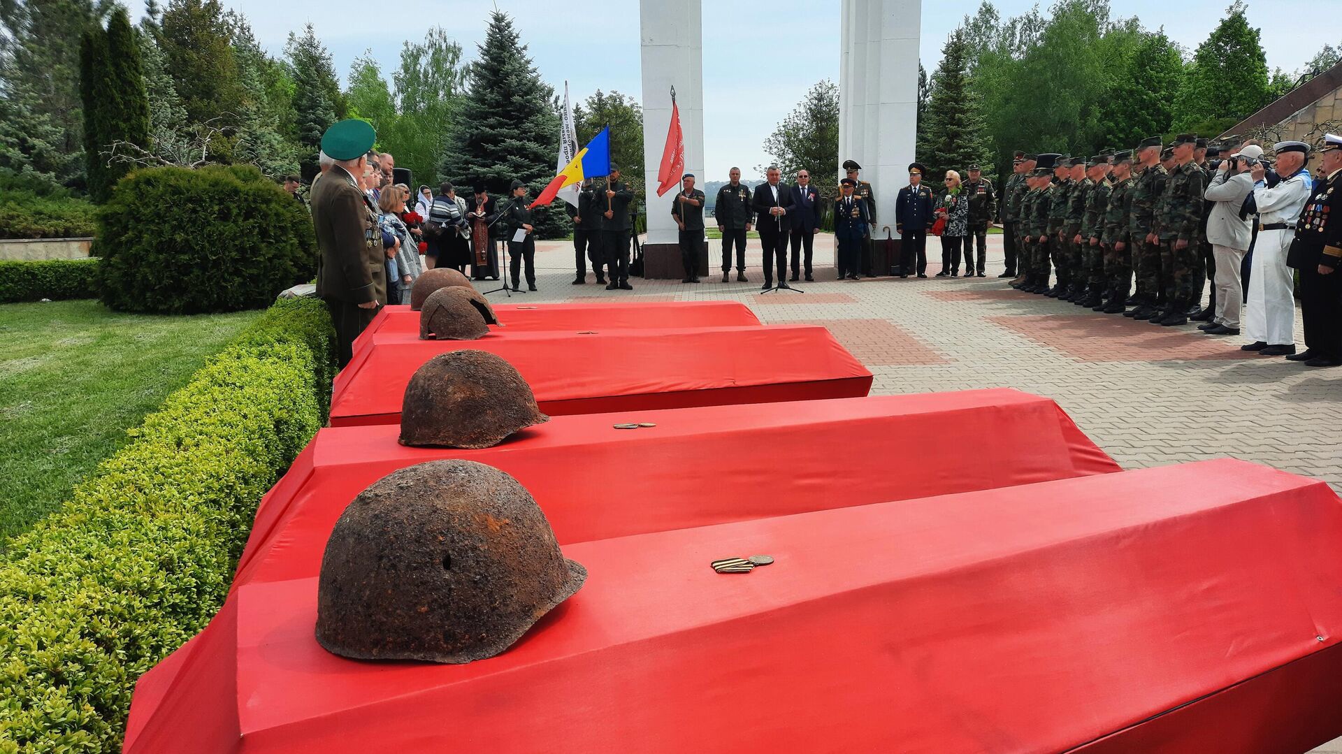 Посольство России помогло восстановить памятник советским воинам в Молдове