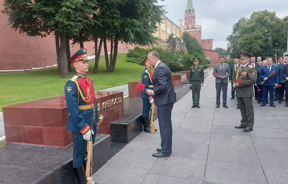 В Москве к Вечному огню возложили венок в честь Дня Независимости Беларуси