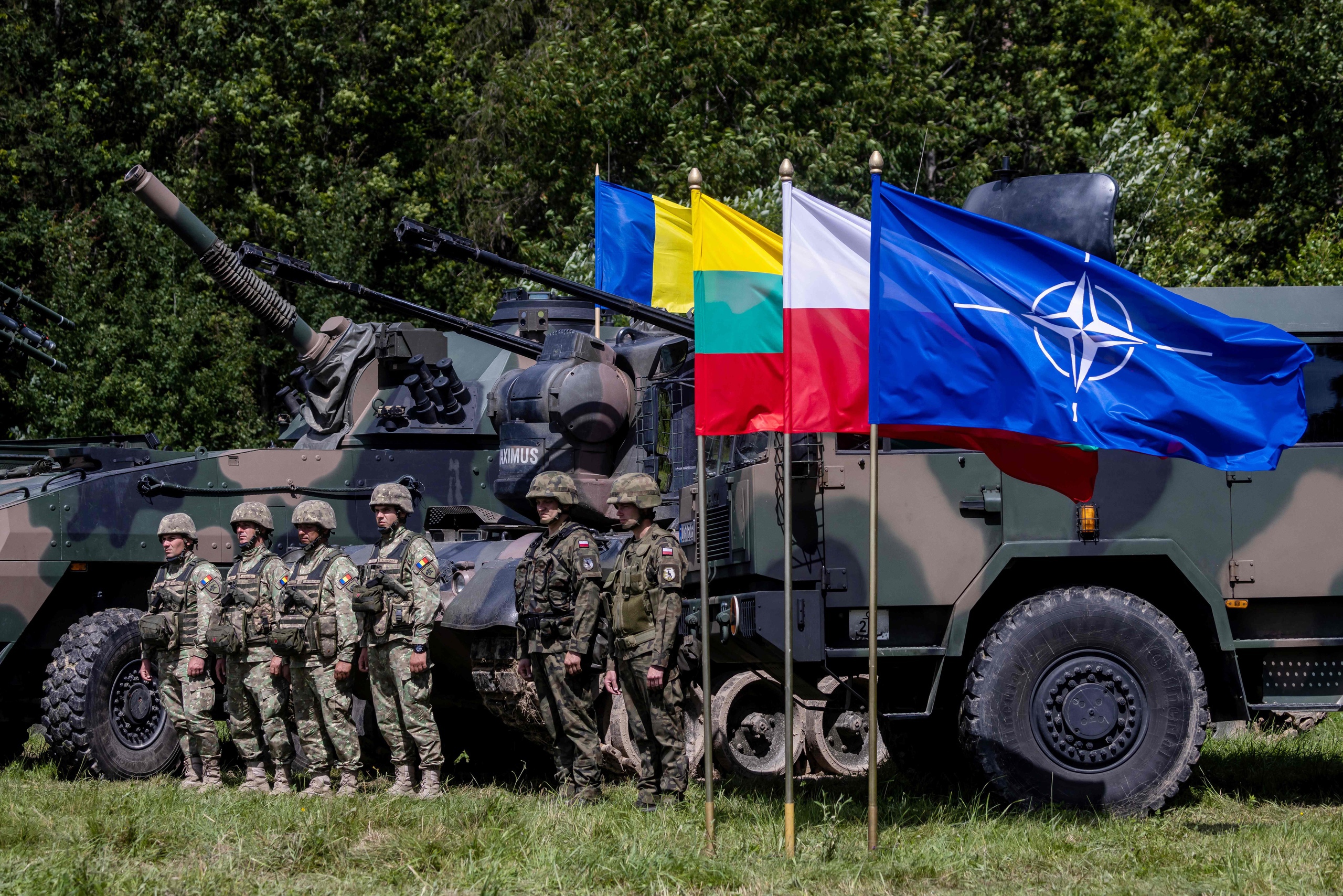 Лавров отреагировал на обсуждение возможности отправки на Украину европейских солдат