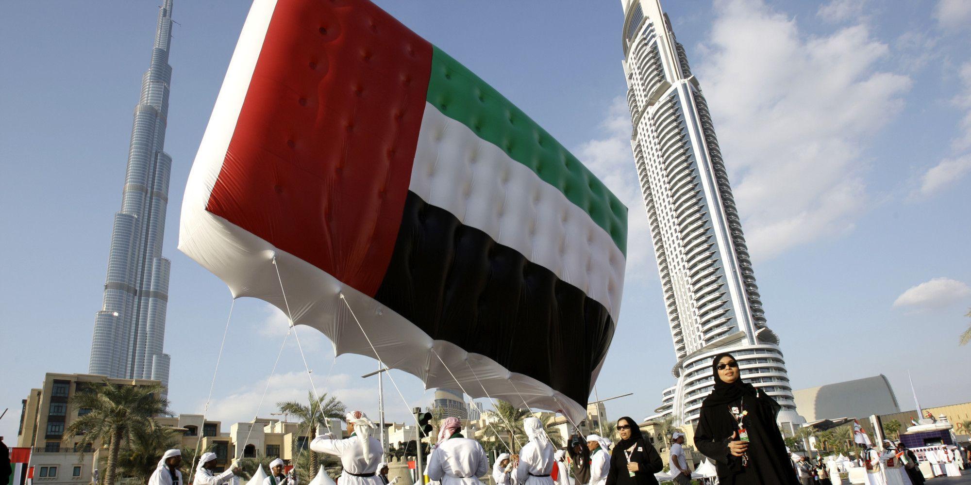 Объединенные арабские на английском. Флаг Объединённых арабских Эмиратов. ОАЭ UAE. UAE ОАЭ Flag. Флаг ОАЭ И Саудовской Аравии.