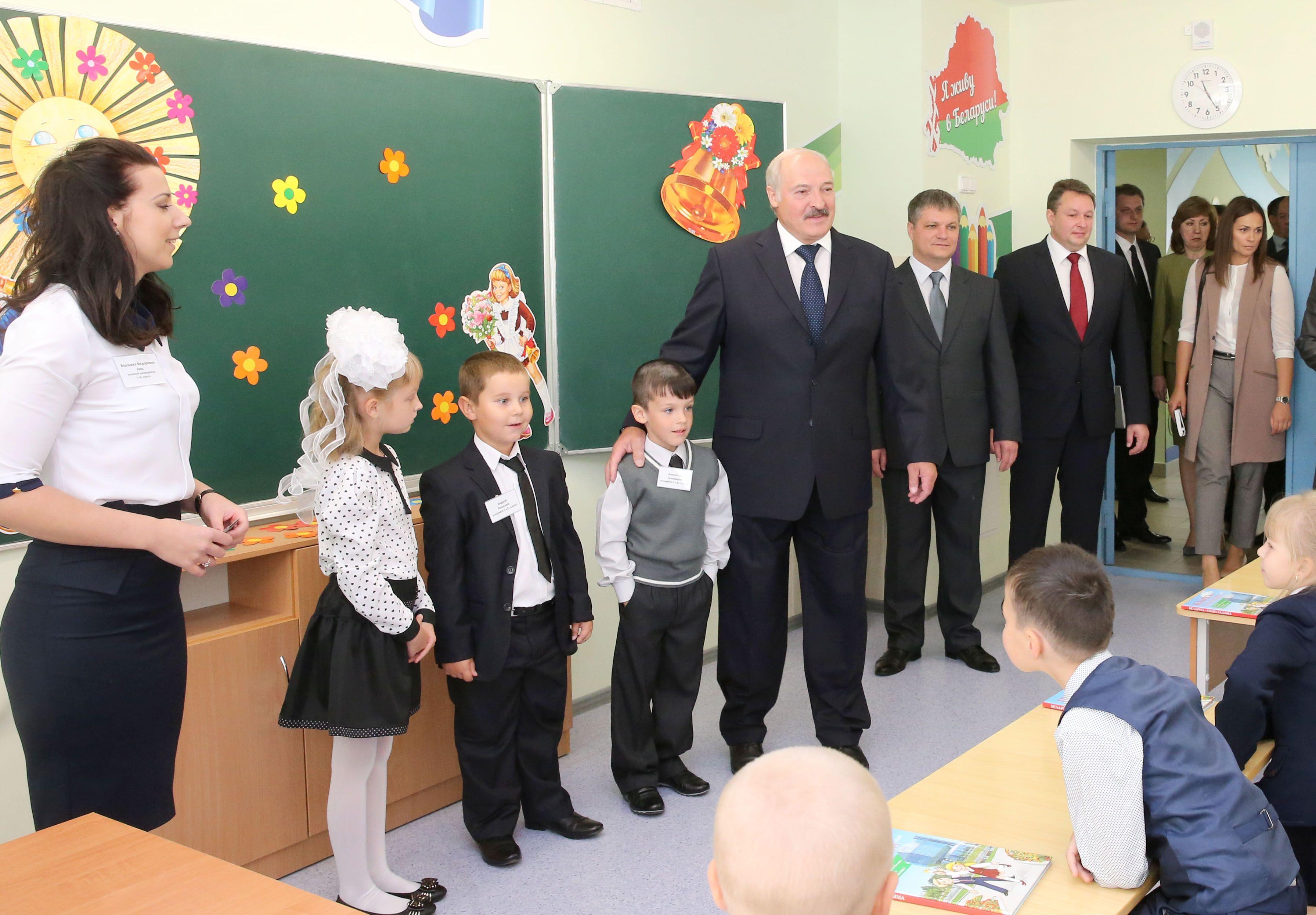 Беларусь намерена ввести всеобщее среднее образование