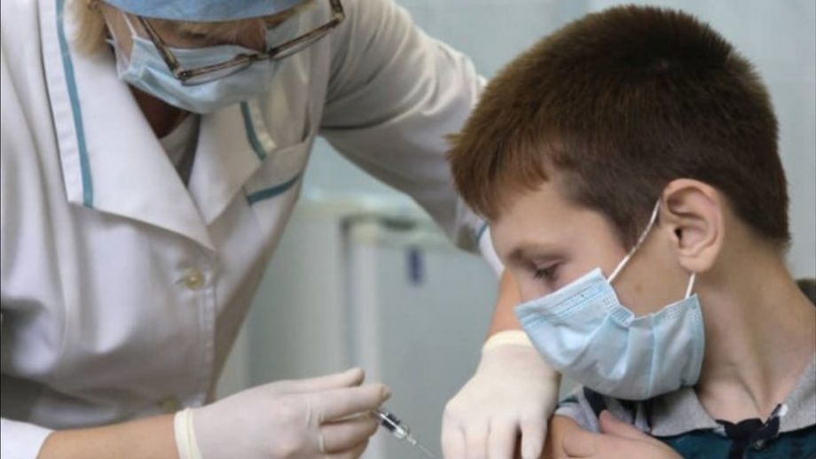 Минздрав Беларуси раскрыл, сколько подростков получили вакцину от COVID