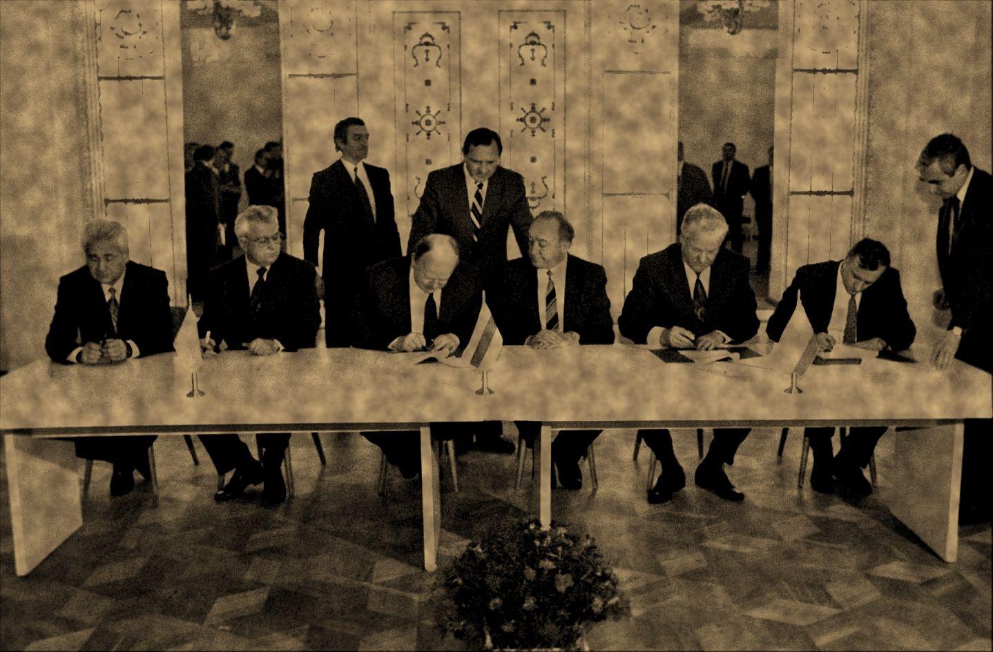 8 декабря 1991 года беловежских соглашений. Беловежские соглашения 1991. Беловежская пуща Ельцин. Беловежское соглашение подписали. Подписание Беловежских соглашений. 8 Декабря 1991 года.