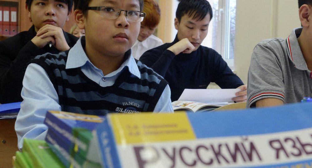 Токаев пояснил, как следует решать языковой вопрос в Казахстане