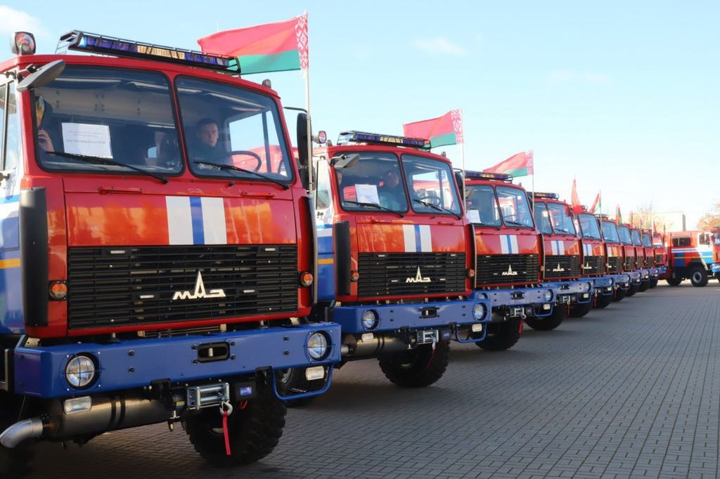 Беларусь поставила новые пожарные машины в Приморье