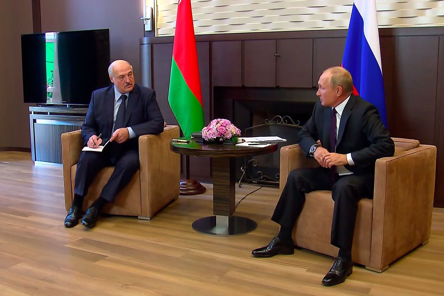 Стало известно, о чем говорили Лукашенко и Путин
