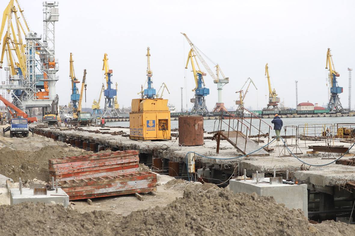 Лукашенко: Беларусь может построить свой порт в России