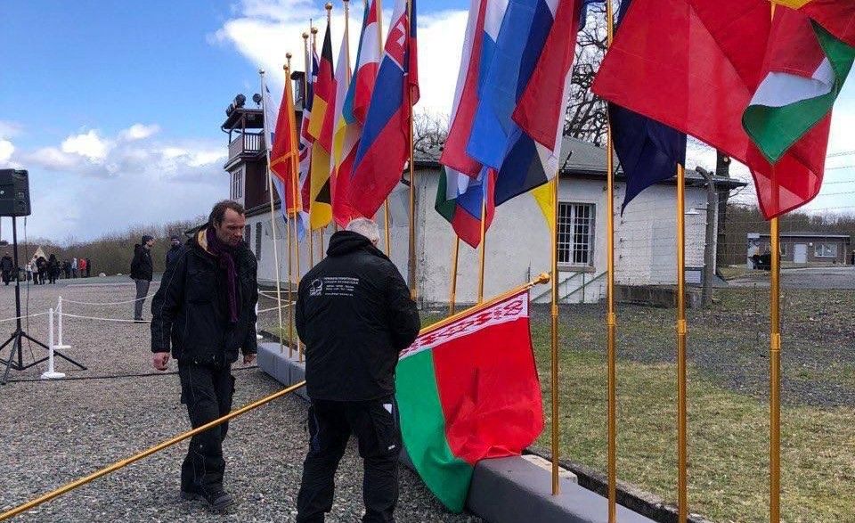 В Беларуси ответили на замену госфлага на БЧБ в Бухенвальде