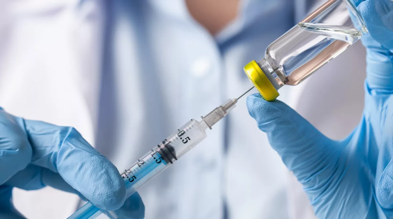 Премьер Беларуси испытал российскую вакцину от коронавируса