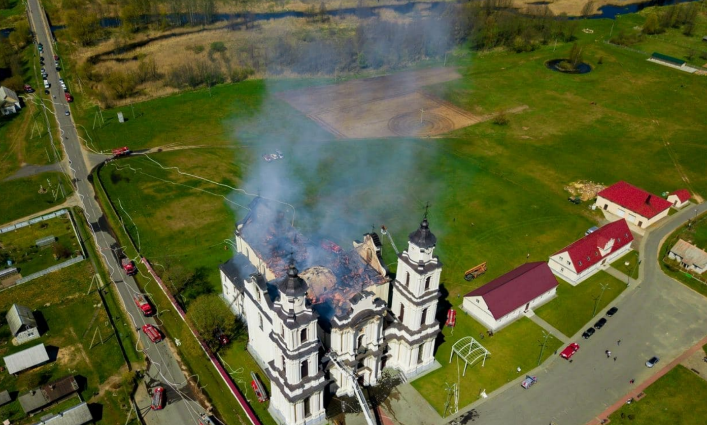 Лукашенко обвинил оппозицию в попытке нажиться на пожаре в Будславском храме