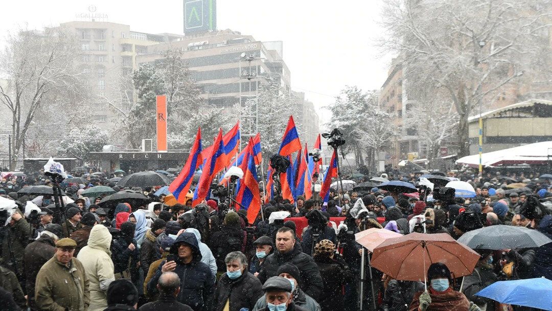 Армянская оппозиция пригрозила парализовать Ереван