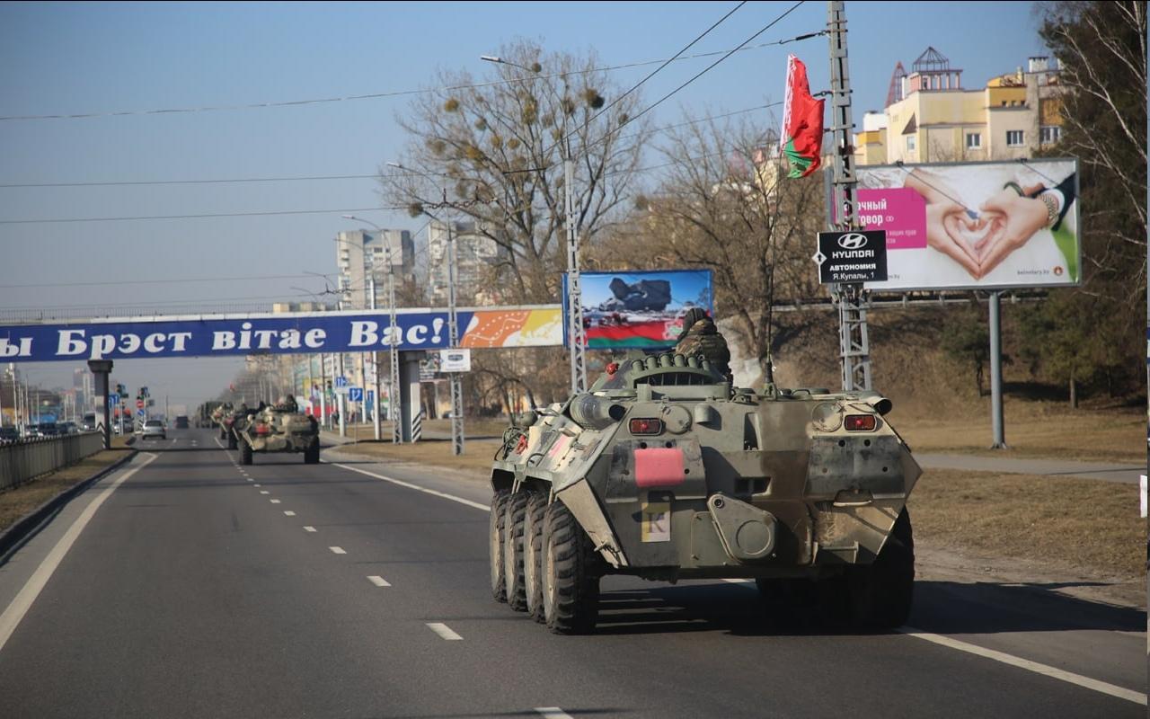 Власти Бреста объяснили появление военной техники в центре города