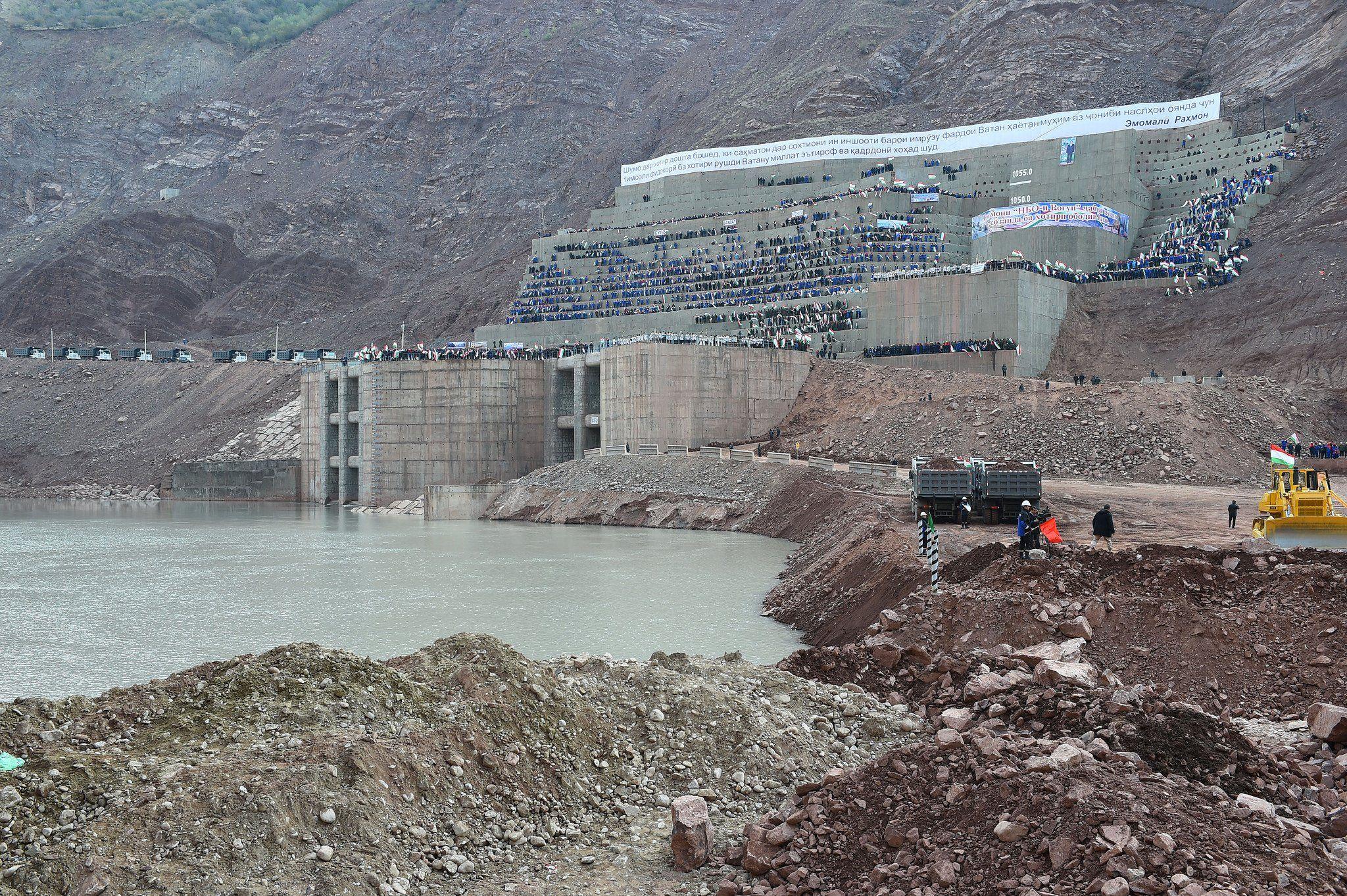 Таджикистан решил запустить сразу три агрегата Рогунской ГЭС