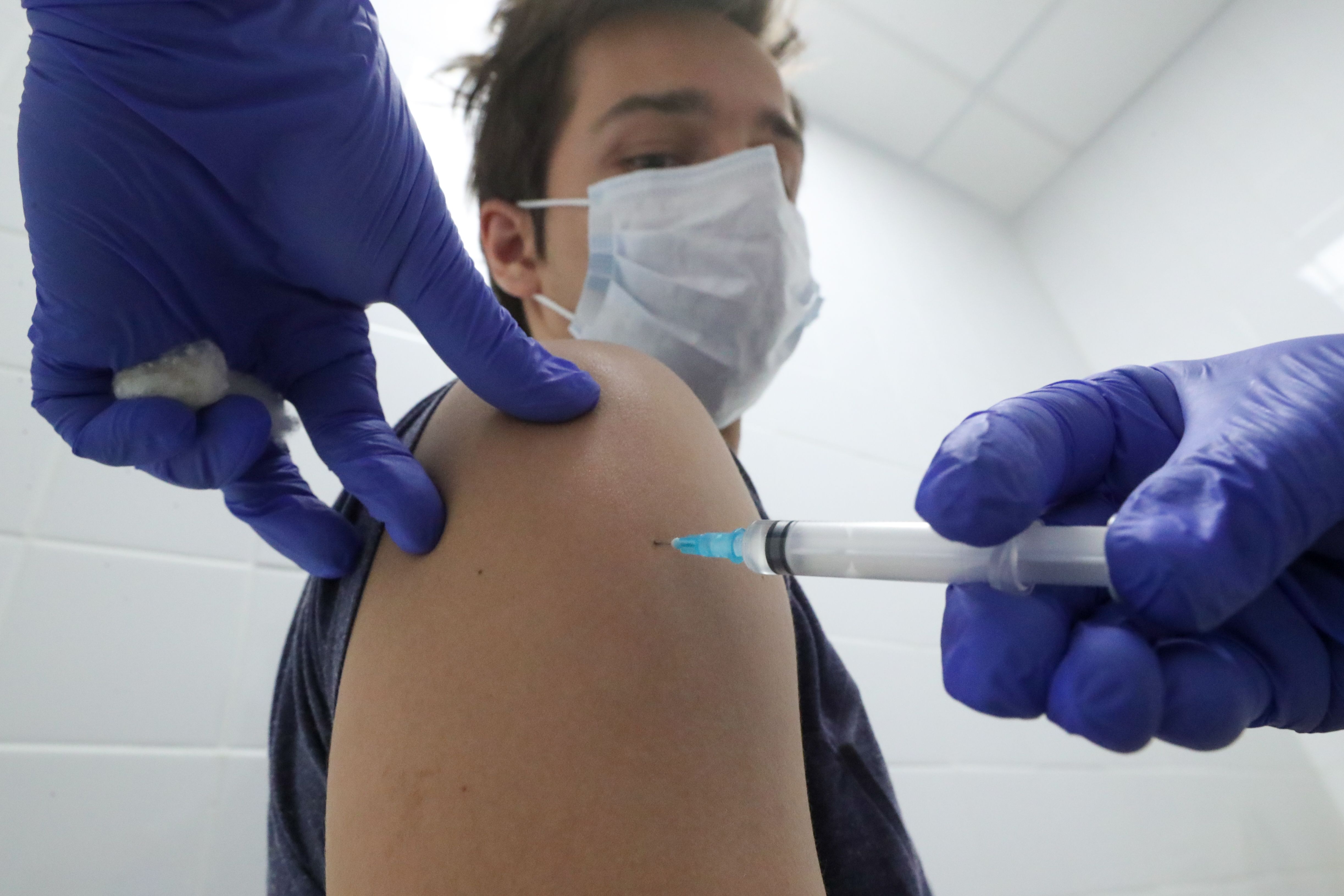 Беларусь начала выпускать вакцину «Спутник Лайт»