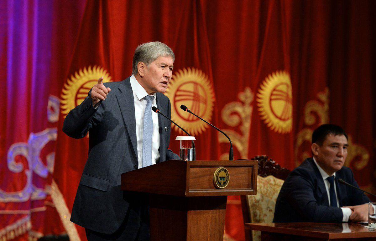 Экс-президент Кыргызстана вылетел в Москву с российской авиабазы Кант
