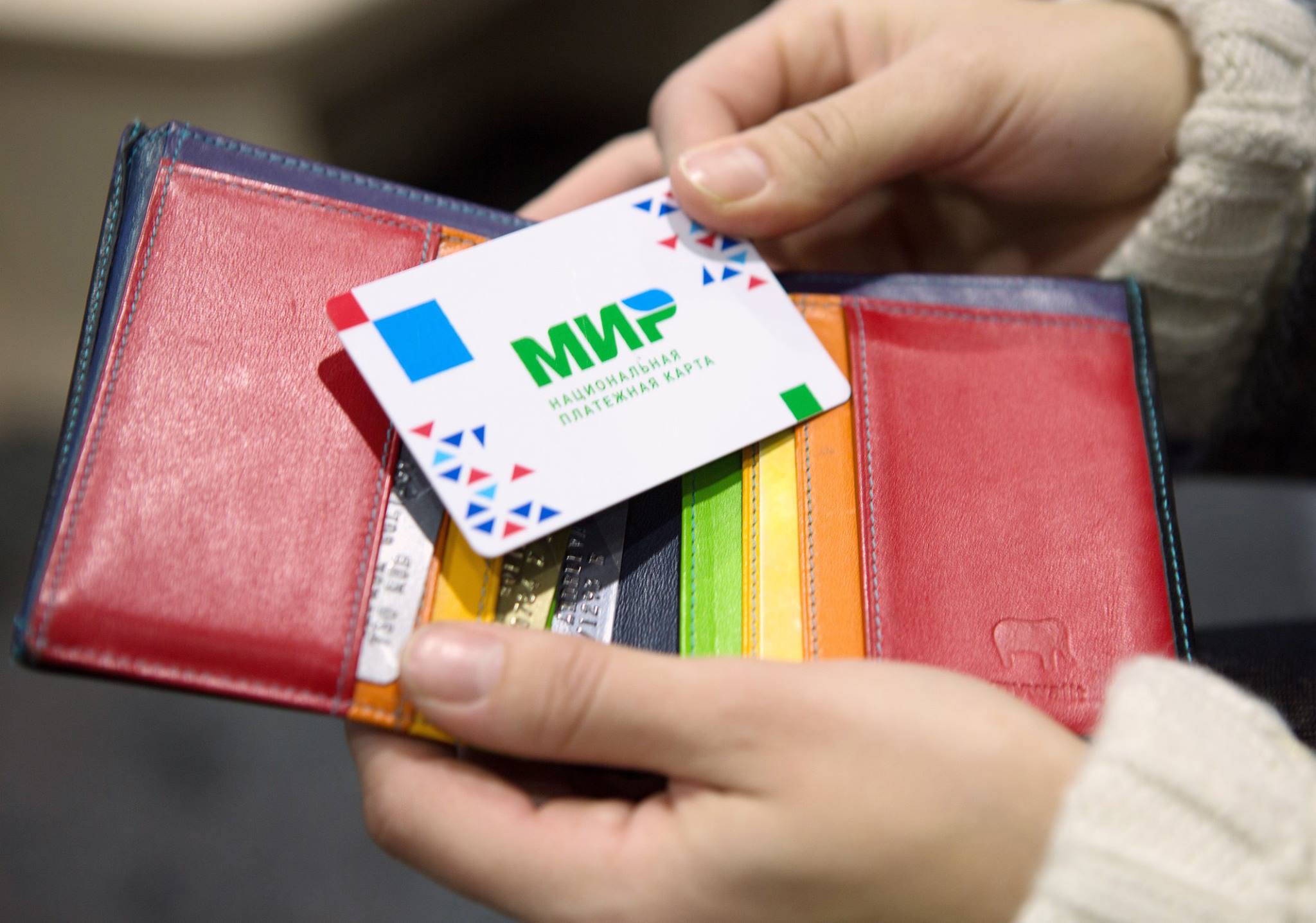 В Беларуси ограничили операции по банковским картам «МИР»