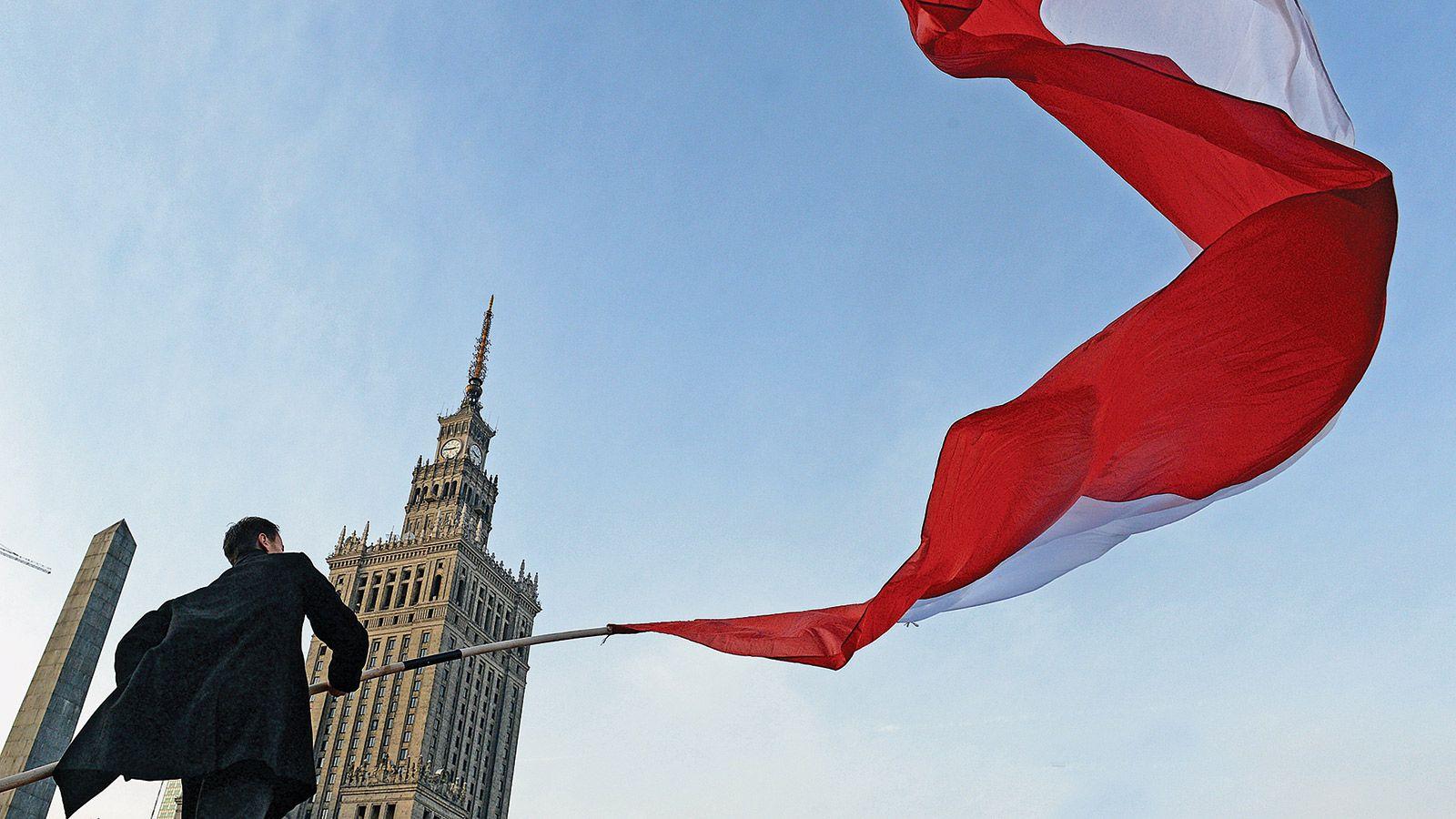 «Новая диктатура Европы». Введет ли ЕС санкции против Польши?