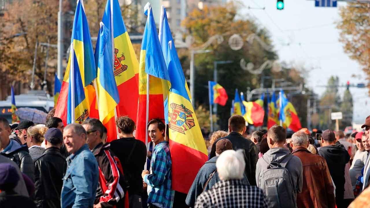 Молдавская оппозиция пикетирует здание МВД