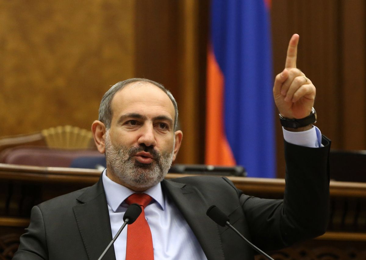 Пашинян поддержал ввод российских миротворцев в Карабах 