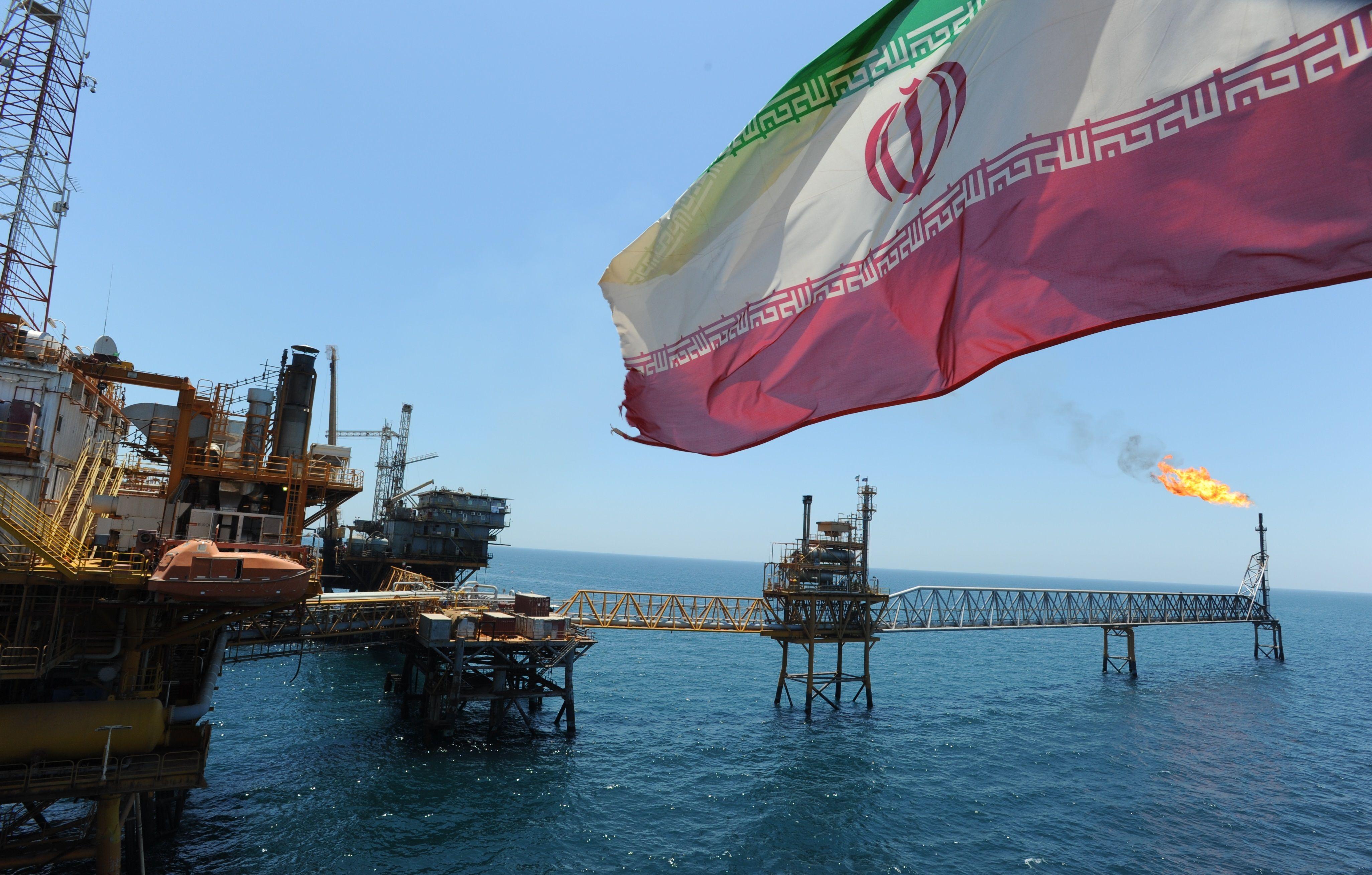 Иран заявил о готовности поставлять нефть в Беларусь