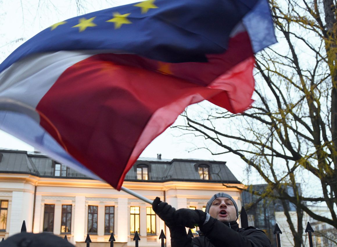«Деньги за лояльность»: как Польша шантажирует ЕС с помощью брекзита