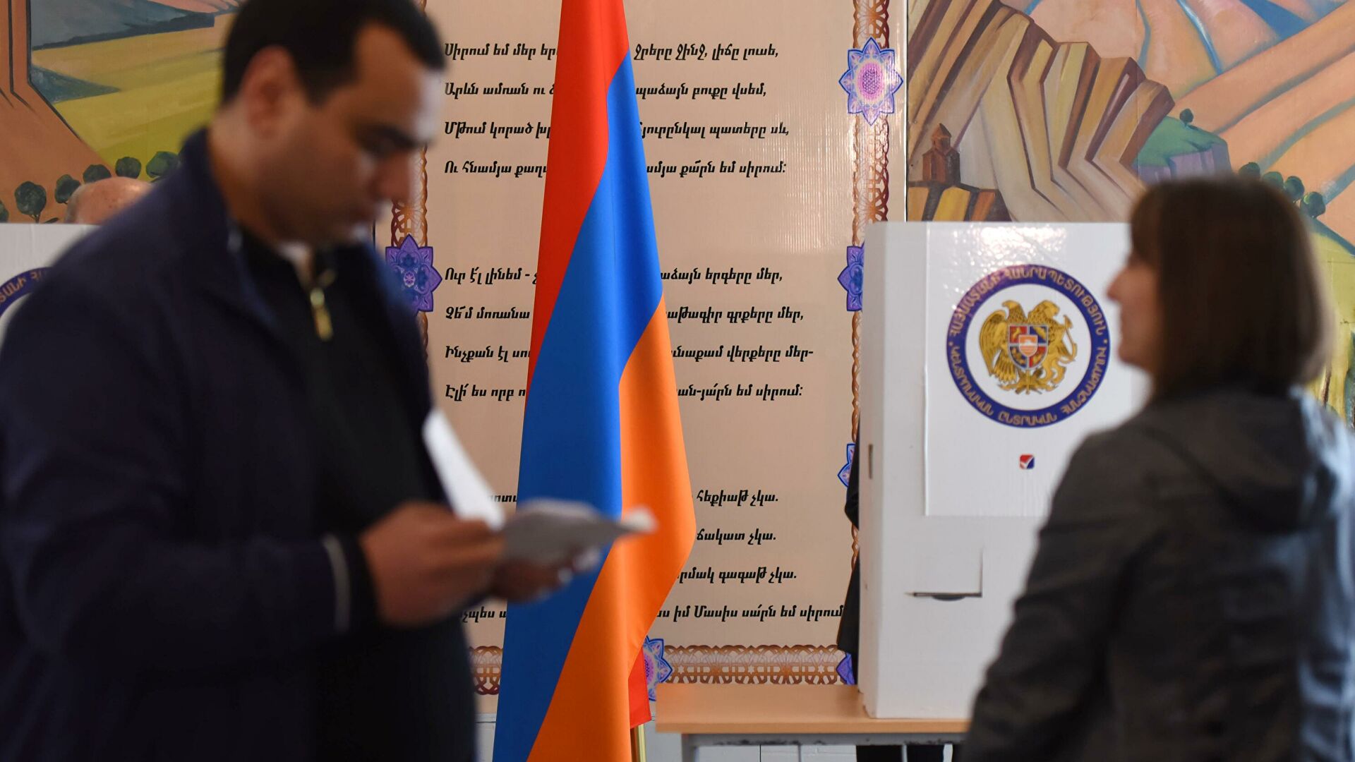 «Игра на антирейтинге»: Кто победит на парламентских выборах в Армении