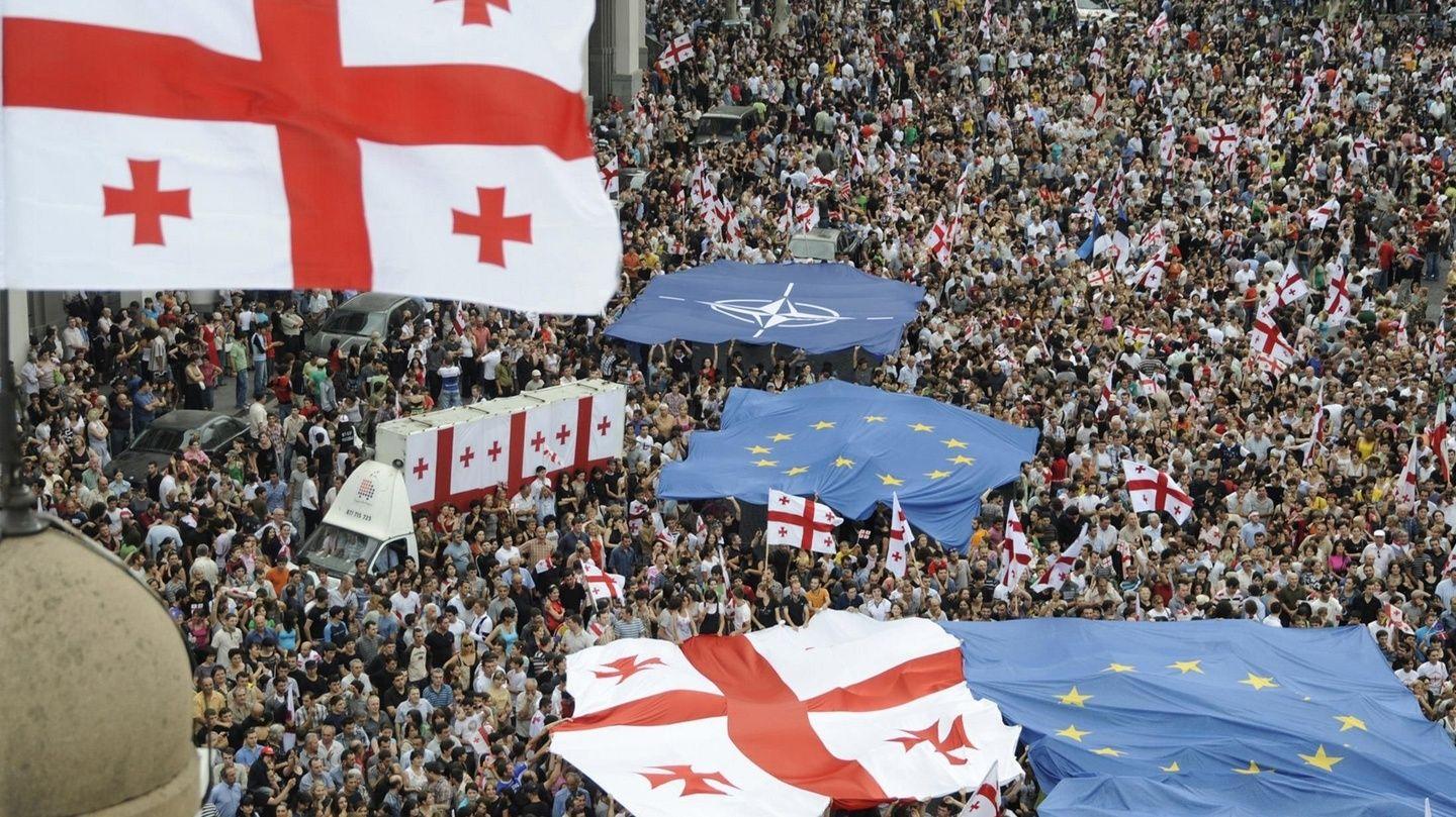В Грузии уменьшилось число сторонников вступления страны в ЕС и НАТО