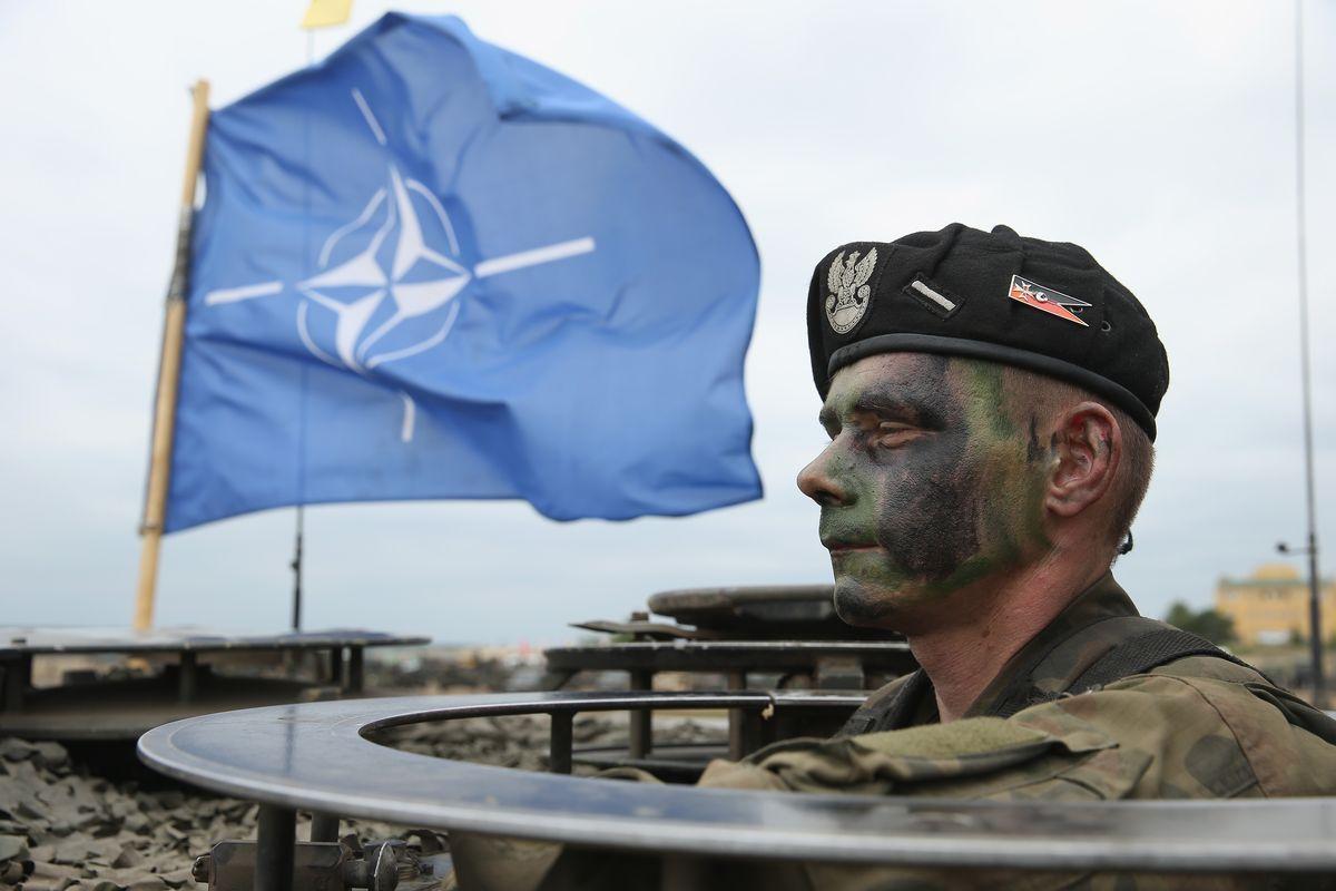 Вслед за Македонией НАТО захочет поглотить Сербию – эксперт