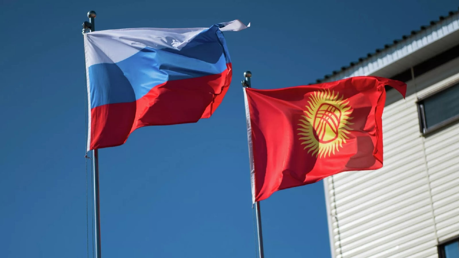 Кыргызстан и Россия подписали контракты на 10 млрд рублей