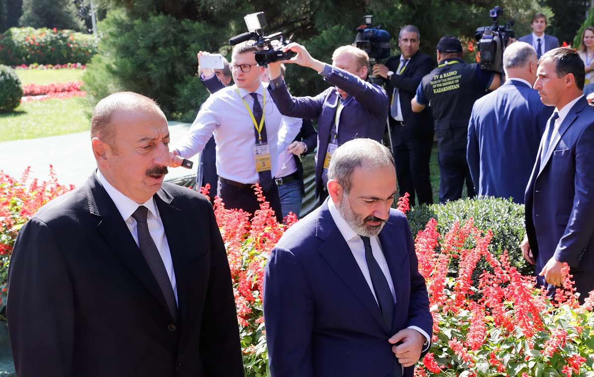 «Шаг вперед, два назад»: о чем договорились Алиев и Пашинян