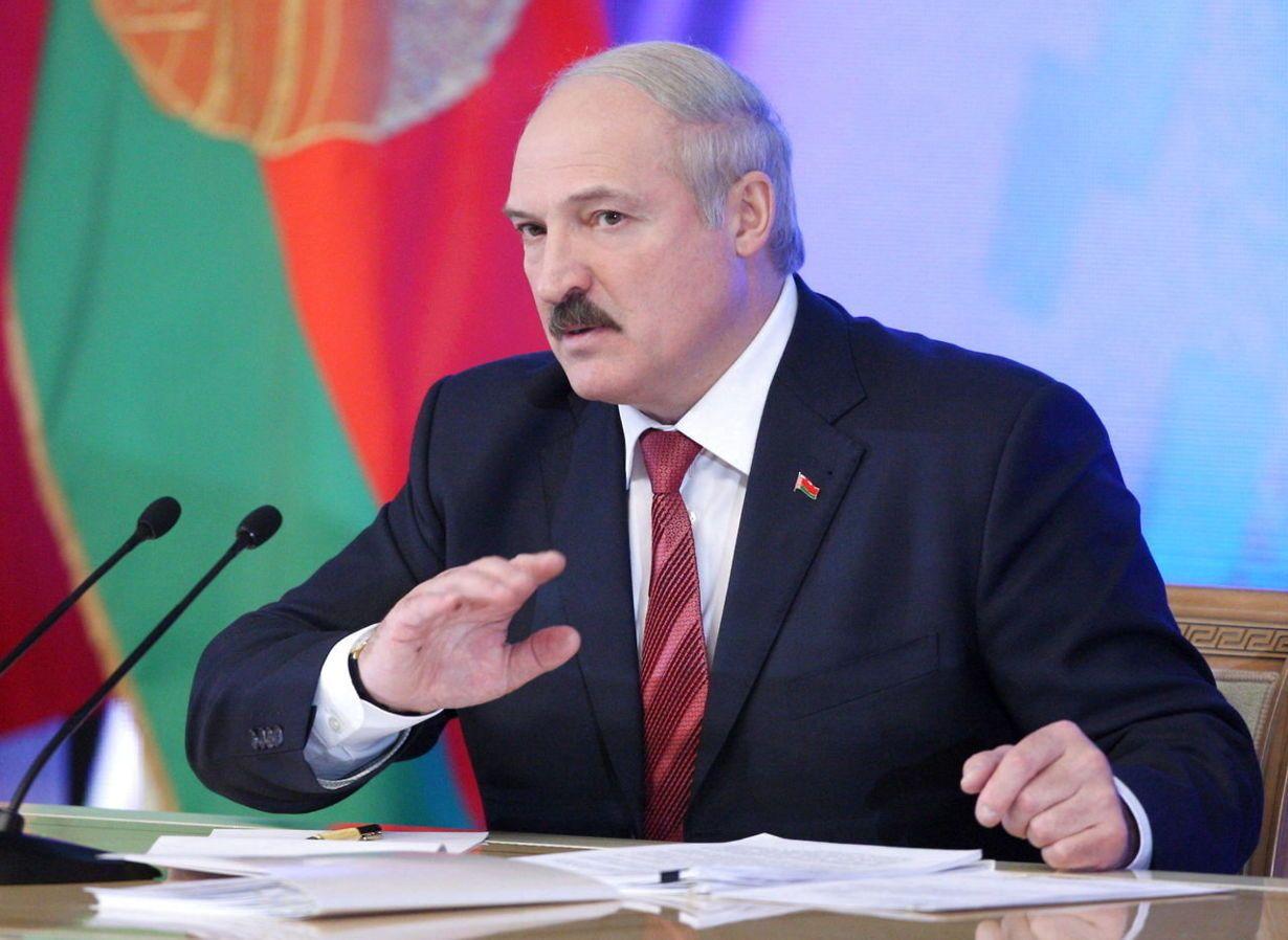 Лукашенко заявил об угрозе свержения власти 
