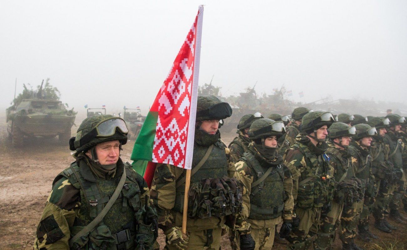 Глава Минобороны Беларуси оценил обстановку на западных границах