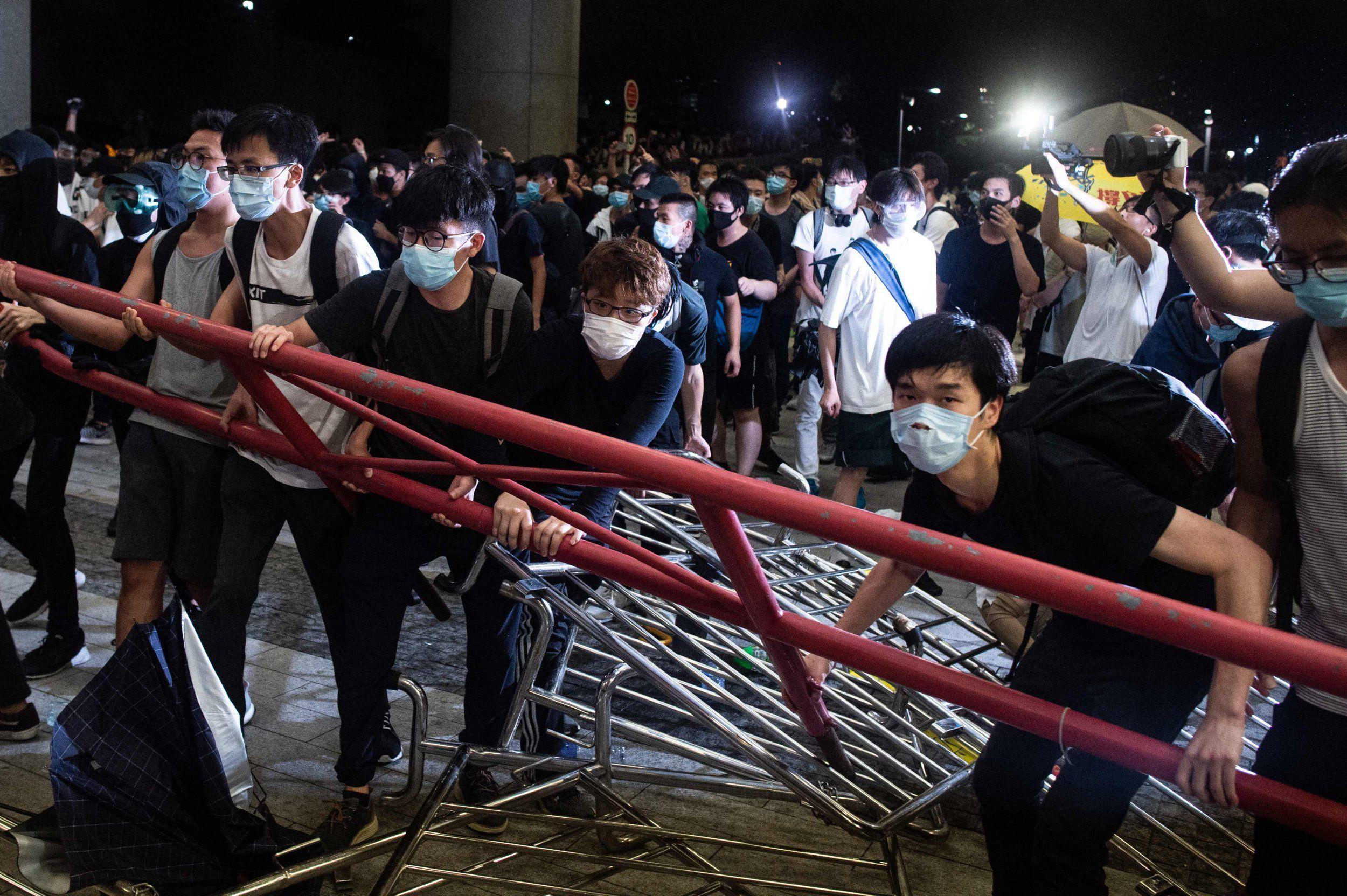 «Игра на раскол»: к чему приведет противостояние Китая и США из-за Гонконга