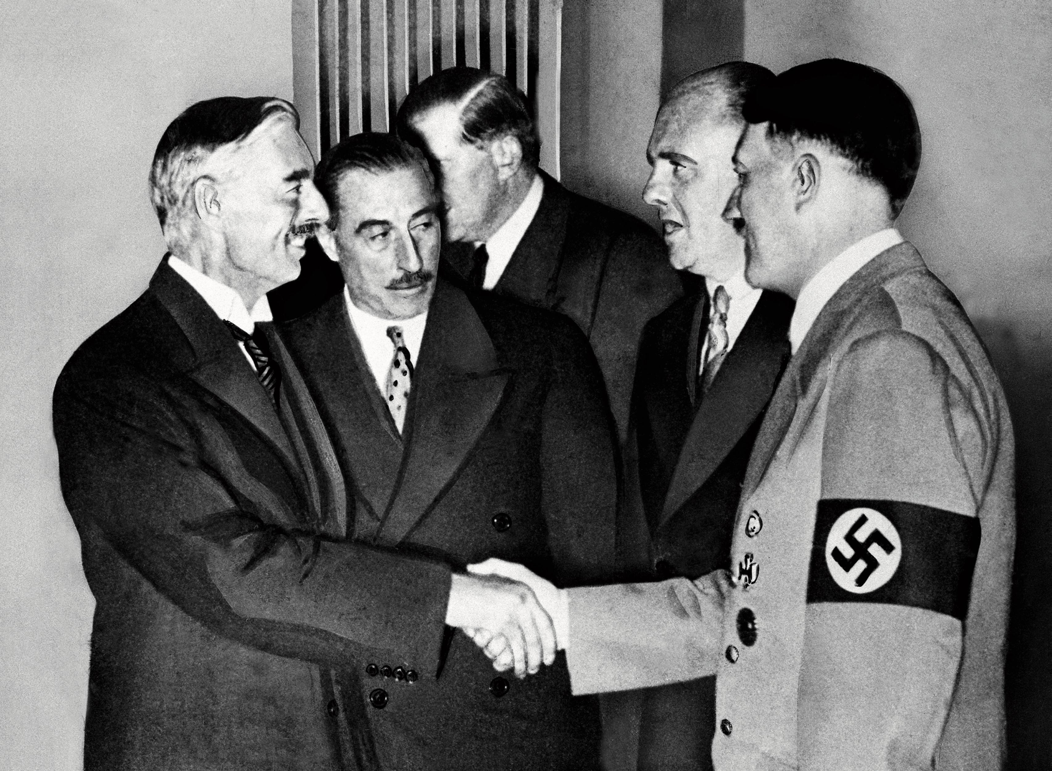 Никонов: «Сталин никогда не встречался с Гитлером – в отличие от всех других европейских лидеров»