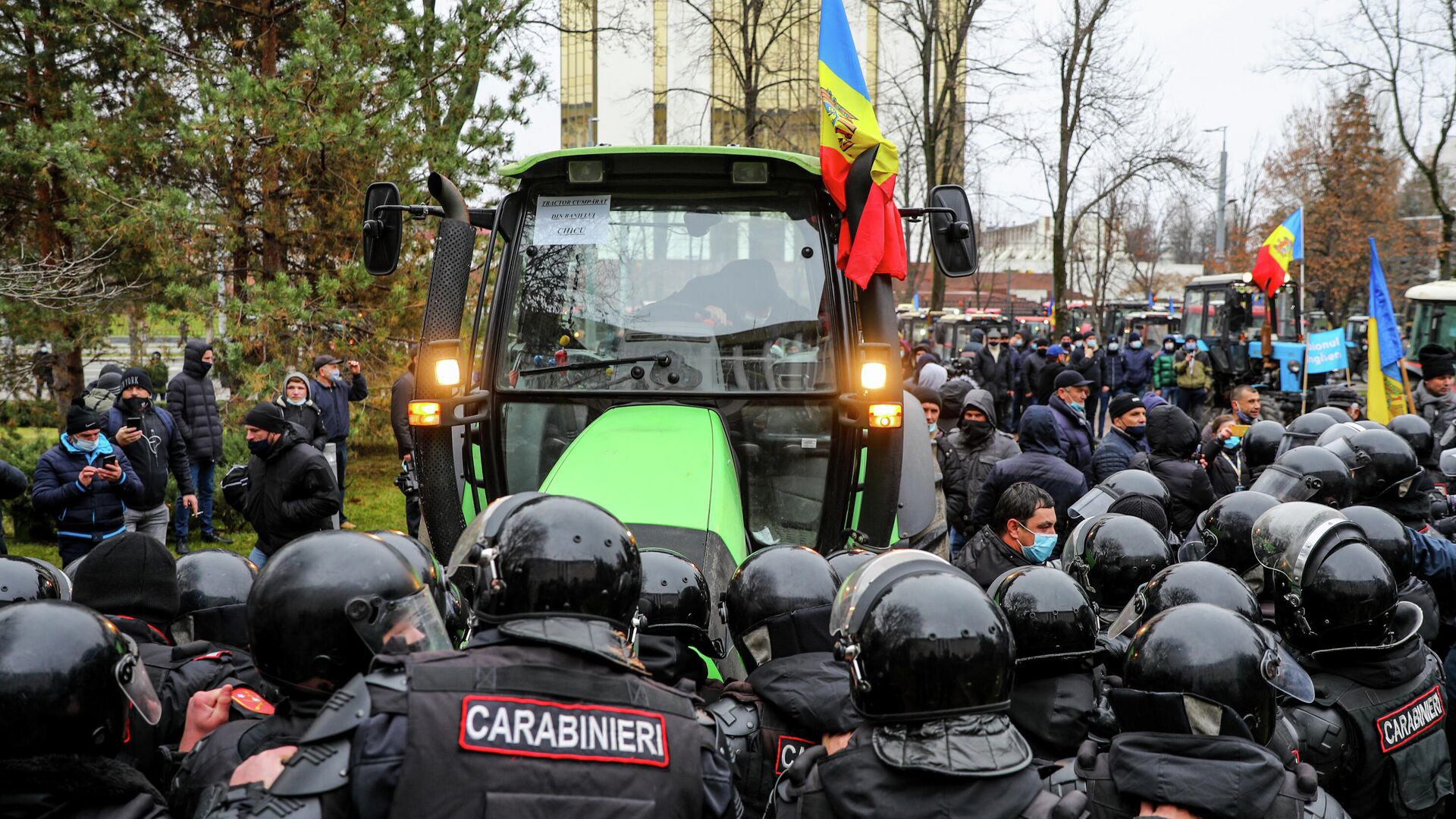 Протестующие фермеры Молдовы обвинили полицию в запугивании