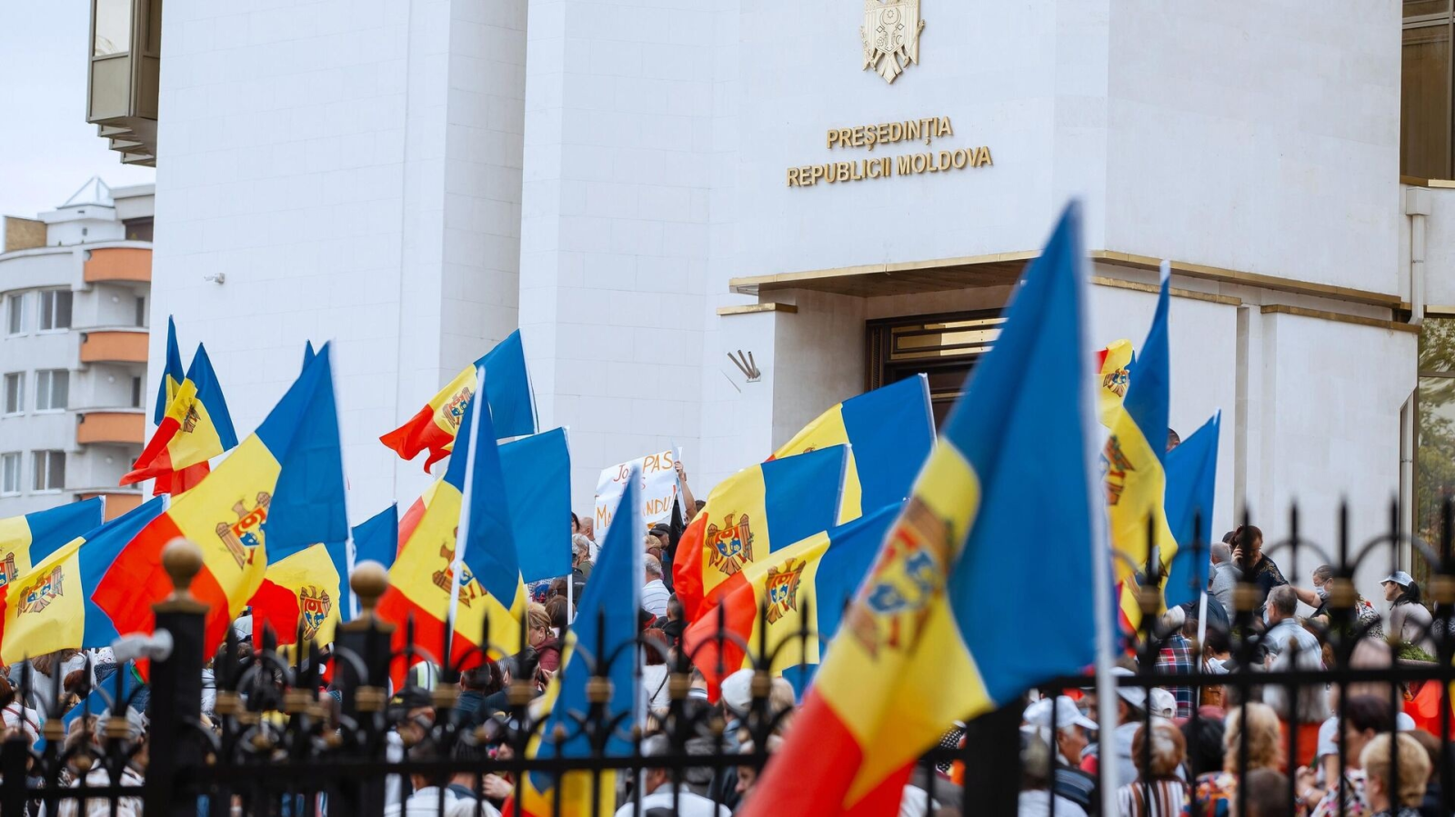 Депутат правящей партии Молдовы осудил граждан, протестующих против роста цен