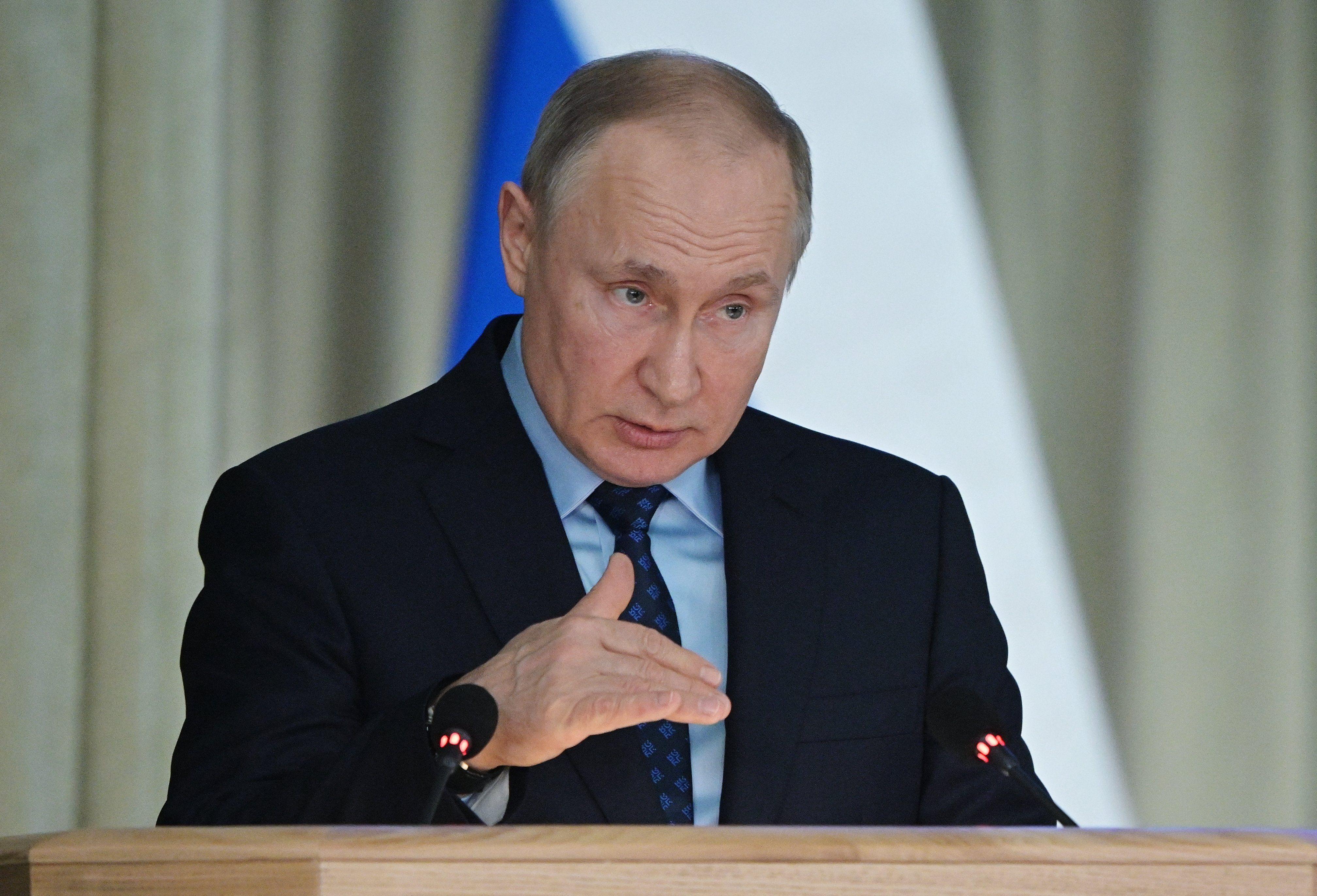 Путин перенес референдум по изменениям в Конституцию России