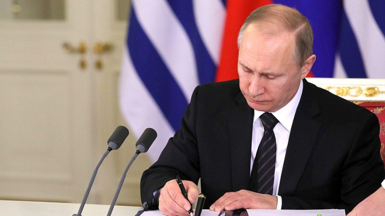Путин подписал законы, касающиеся военного сотрудничества России и Беларуси